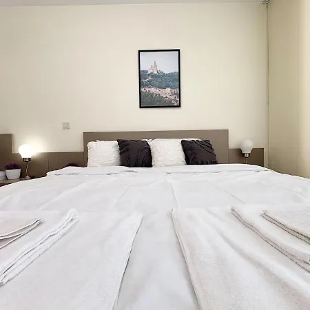 8 -sea & Escape * Varna